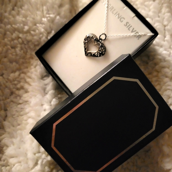 Sterling silver Cutout Heart Necklace - Picture 3 of 4